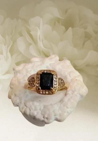 Gold-plated ring with black stone size 54 or 17 mm – photo 1Gold-plated ring with stone – photo 2